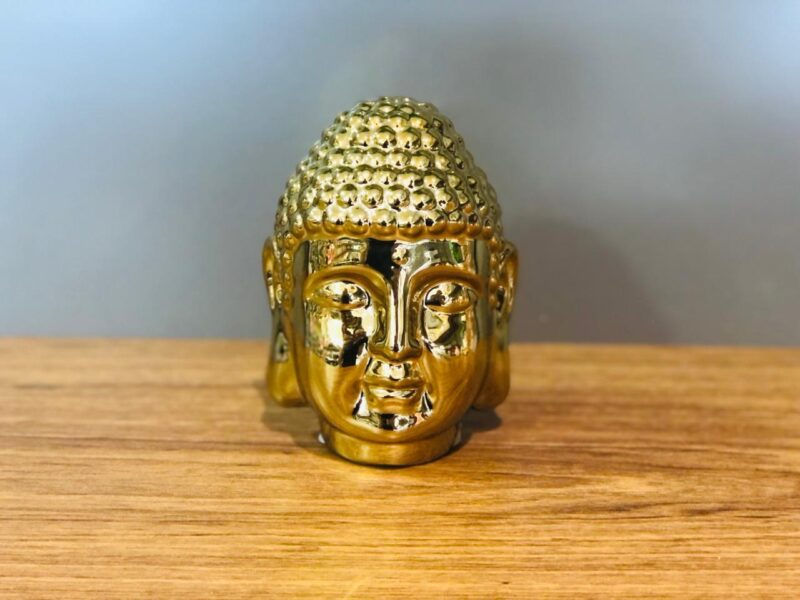 Escultura porcelana Buda na cor dourada